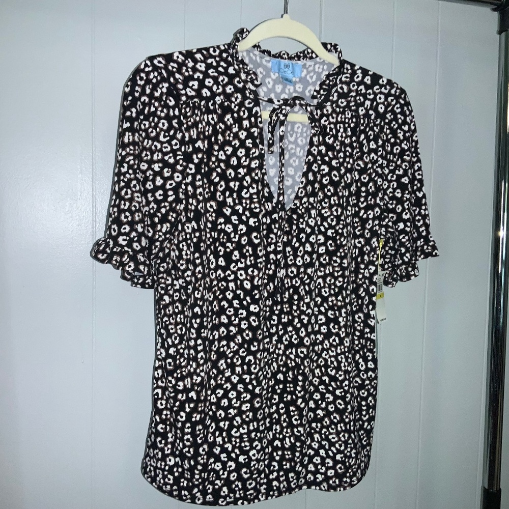CeCe Ruffle trim Short Sleeve Animal Print V Neck top Sz M  tie neckline New